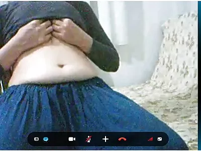 Fata cu ochi albaștri face o muie în fața camerei și mom mature sex son ia un penis în păsărică