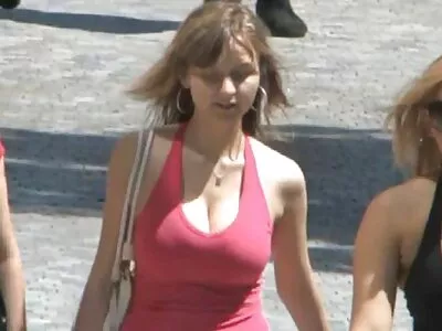 Grozav video POV hardcore cu o fetiță tatuată foarte lenjerii sexy fierbinte