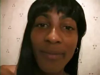 Băieții se masturbează păsărica păroasă a unei fete japoneze, ajutând la satisfacerea ei lenjerii sexi dama ieftine