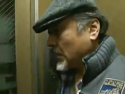 Tânără curvă minionă suge și futează un penis mare de haine sexi carne în POV