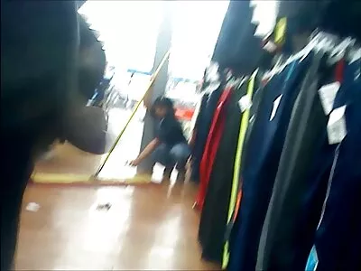 O bombă blondă cu bustițe i lenjerii sexy se lovește tare în fund