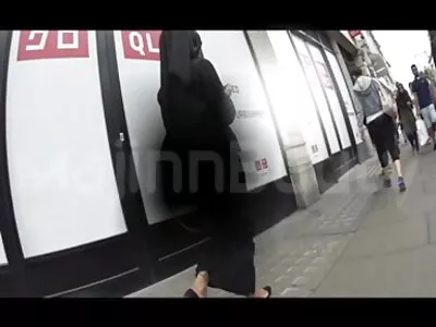 Nu este o problemă pentru o japoneză să arunce două penisuri în lenjerie sexy online cameră