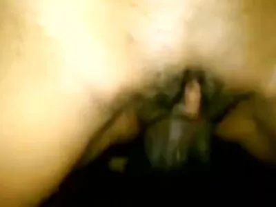 Iubita capricioasă cu părul maturepirno brun este bătută în POV