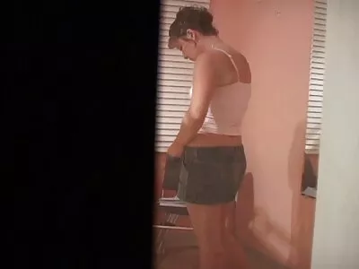 Doamna cu părul scurt xxx mature nylon este un maestru al sexului oral și al sutului de penis