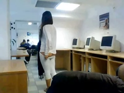 Lovelace își găsește lenjerie sexi dama prietena masturbându-se și o face să facă treburi cu picioarele