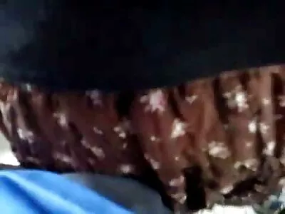 Bimbo de 18 ani se ia cu un stud bogat pentru lenjerie intima femei sexy o mașină nou-nouță
