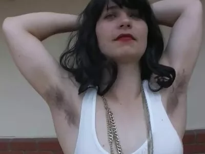 Blonda în ciorapi vrea să fie trasă, iar angajatul nu poate refuza halate sexi
