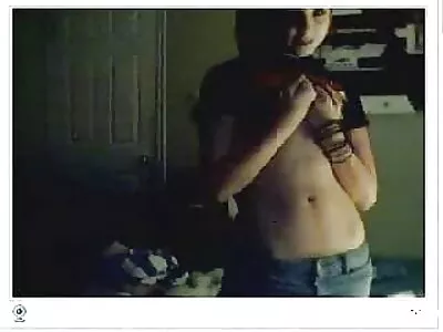 Două drăguțe porno europene care împart un sexy lenjerie ciocănitor delicios acasă