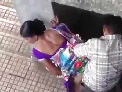 Brunetei cu sâni mari îi place să aibă lenjerie femei sexy o pula mare în ea