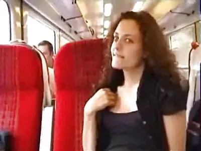 Două lenjerie dama sexy lezzie pofticioase joacă jocuri de lisări murdare și de umplutură