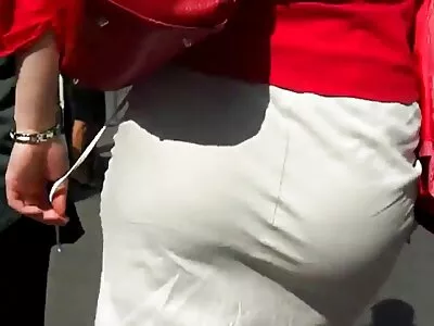 Slutty gospodină este futută în trei interrasiale costume sexy dama