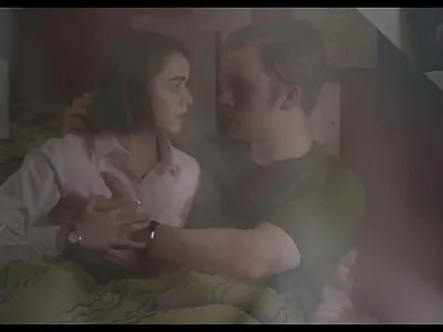Mama vitregă excitată și fiica s-au lovit într-un grup  de trei hardcore