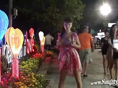 Lesbienele excitate Nikky Thorne și Lilu Moon au lenjerie intima sexy sex senzual lent