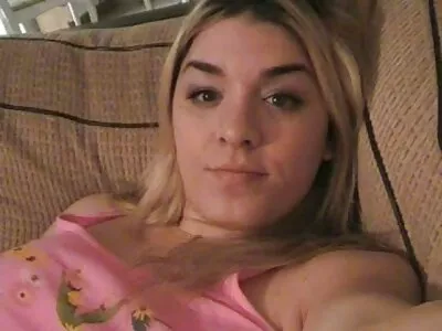 Masaj complet al unei fete străine desuuri sexy de către un maseur excitat