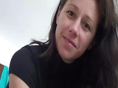 Dragă blondă și bustină este haine sexi lovită de un actor porno frumos