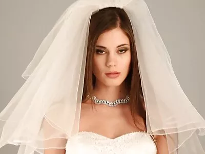 Fata de alături sondată lenjerii intime sexi de un aparat într-o sesiune BDSM