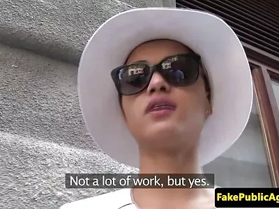 Dragă asiatică adoră să aibă lenjerie sexy dama un ax lung adânc în fundul ei