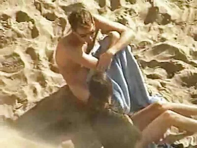 Le place să facă duș împreună și să se lovească lenjerie sexy în fiecare zi