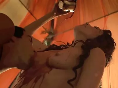 Bonnie Rotten și străinul tatuat practică anal pe podea sexcu mature
