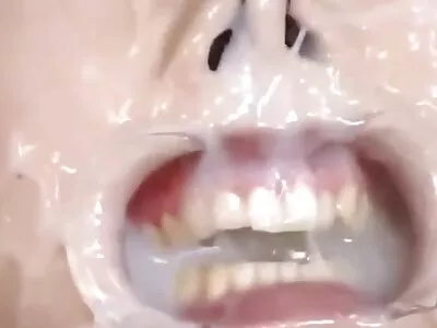 Dick strânge greu păsărica prietenei blonde chiloti sexi pe scaun