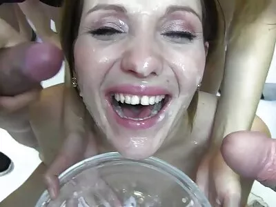 Micuță brunetă este înșurubată de lenjerii sexi dama ieftine iubitul ei