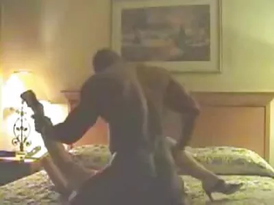 Trio interracial care implică două doamne lenjerie intima sexi fierbinți
