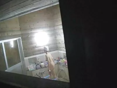 Iubito MILF cu pielea palida este bătută de un lenjerie sexy pentru femei stud negru atât de bine