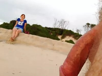 Un bărbat de culoare cu o pula potrivită o lovește pe lenjerie sexy dama această brunetă latină superbă