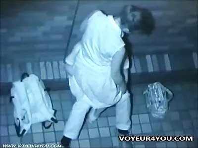 Un tânăr norocos dress mature sex a invitat câteva doamne pentru distracție sexuală