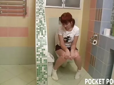 O bucată mat porno norocoasă pe placul a două doamne înfometate de cocoș