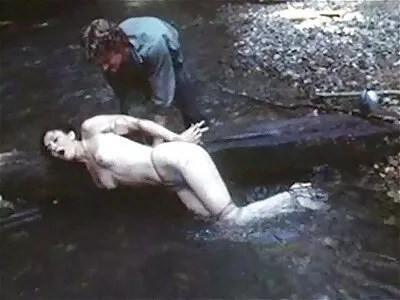 Curvele euro slabe se lenjerie intima sexi dama relaxează în aer liber cu diverse cocoși tari