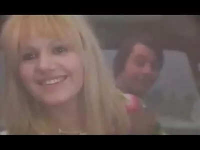 Latina picantă arată fierbinte lenjerii sexy în timp ce călărește acel ciocan în cowgirl inversat
