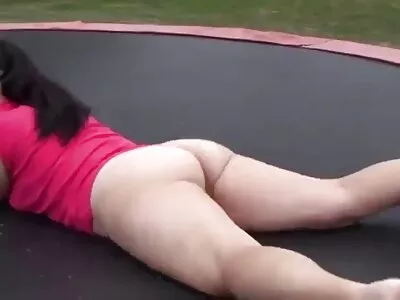 Târfă latină cu fundul uriaș uns călătorește pe penisul unui lenjerie sexy ieftina prieten chel