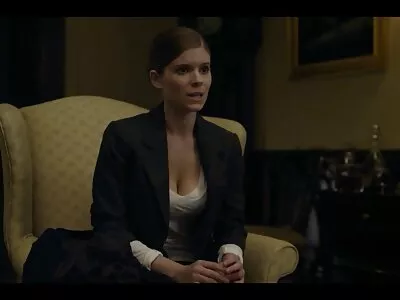 Micuta brunetă latină este devastată de un hergheliu bine sexy lenjerie agățat