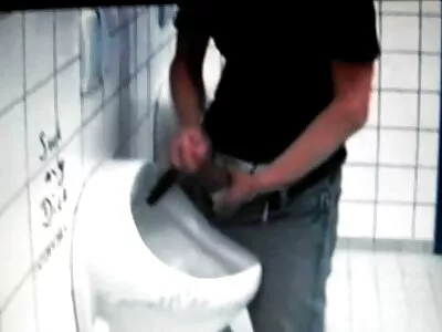 Blonda halate sexi strânsă este lovită cu putere de un penis uriaș