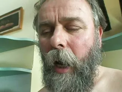 Divina pornostar și-a mature sexi hd luat hainele și a început să-și găsească păsăricile