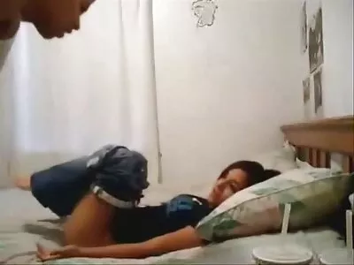 O fată adolescentă cu pielea palida își călărește tatăl vitreg nature porno hd murdar
