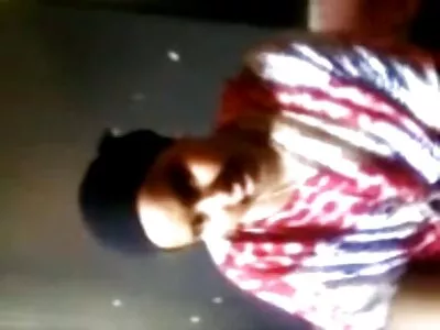O fată de culoare adolescentă își face fața halat sexi drăguță futută în această scenă dură