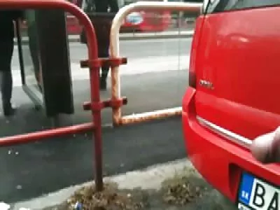 Fundul fetei este umplut lenjerie sexi femei cu un ax dur masiv